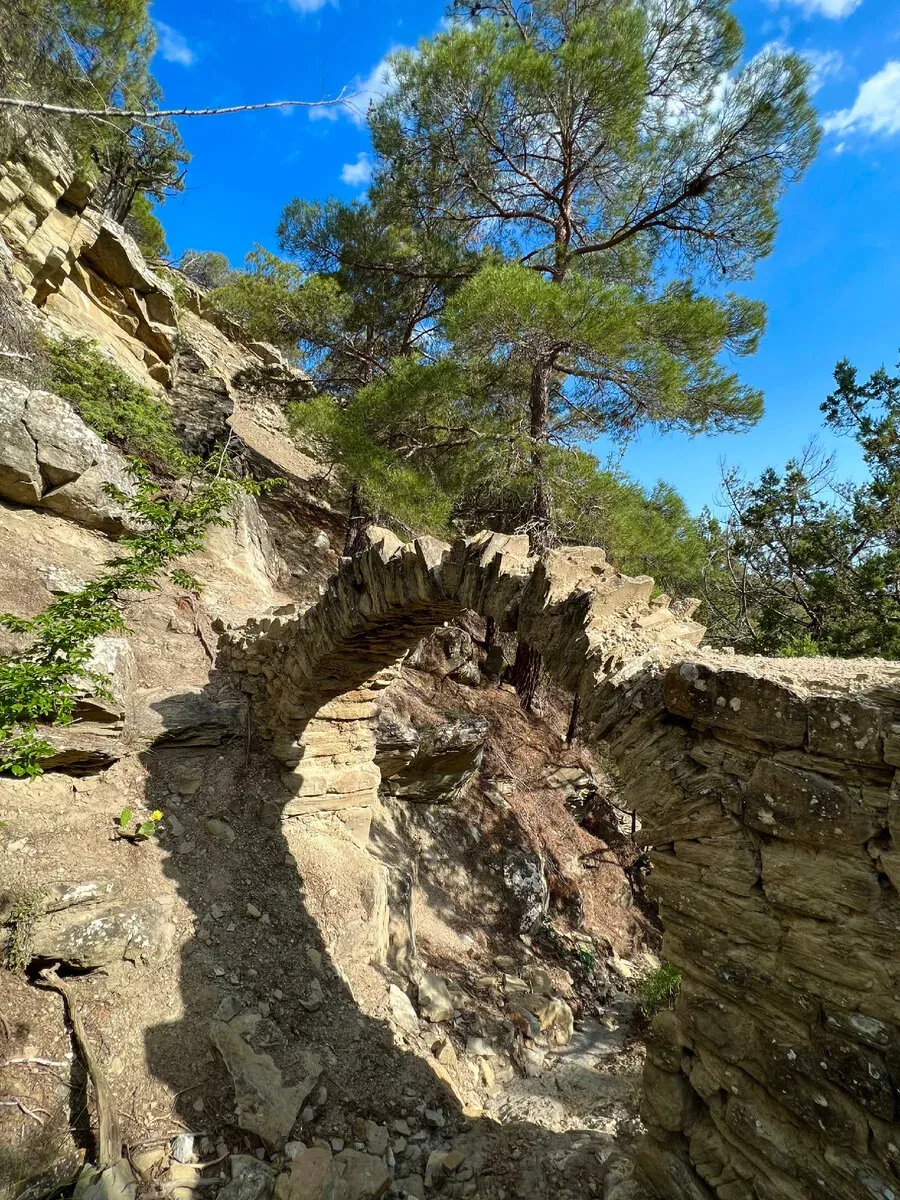 Каменный акведук. Фото: Т. Зорова